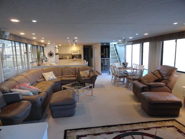 houseboat-1 Houseboat: 2000 Skipperliner Custom 65' X 18', Twin Mercruiser 5.7 EFI's, with Bravo Two outdrives