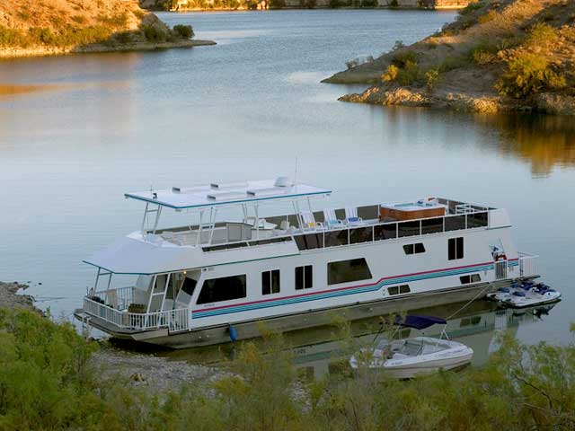 houseboat-2 Houseboat: 2000 Skipperliner Custom 65' X 18', Twin Mercruiser 5.7 EFI's, with Bravo Two outdrives