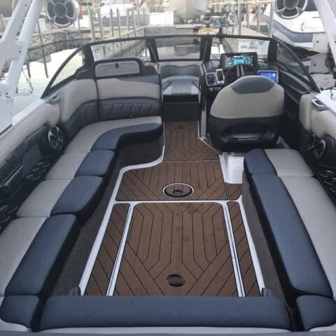 powerboat-2 2017 Malibu Wakesetter 25 LSV interior